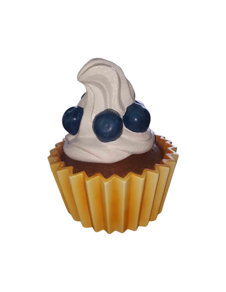 Ciastko z bitą śmietaną i jagodami