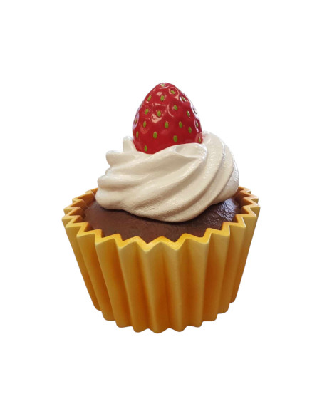 Ciastko z bitą śmietaną i truskawką